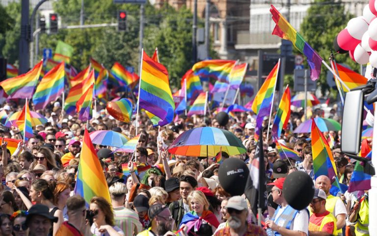 Η Ελλάδα συνυπογράφει την κοινή δήλωση για τον ουγγρικό νόμο κατά της «προώθησης» της ομοφυλοφιλίας