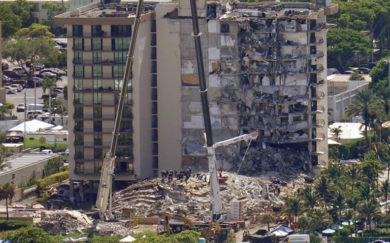 Κατάρρευση κτιρίου στη Φλόριντα: Εκθεση μηχανικού προειδοποιούσε το 2018 για «μείζονα δομική ζημιά»