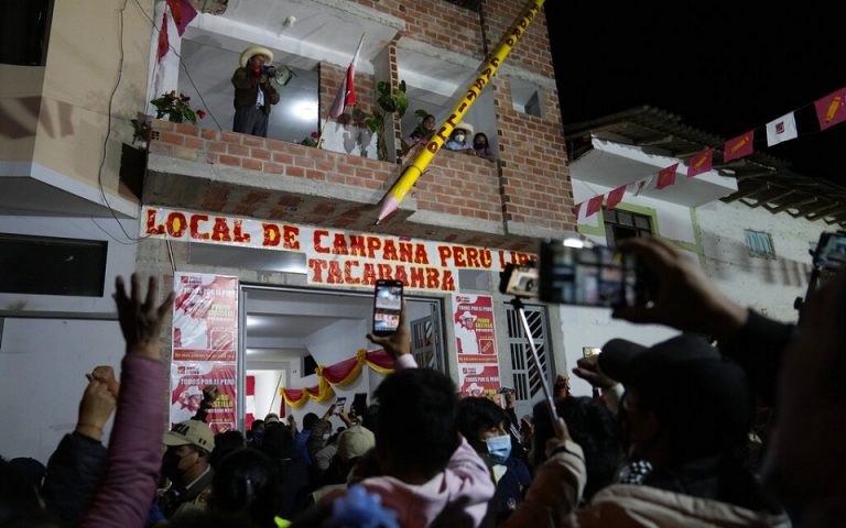 Περού: Εκλογικό θρίλερ σε μια βαθιά διαιρεμένη χώρα