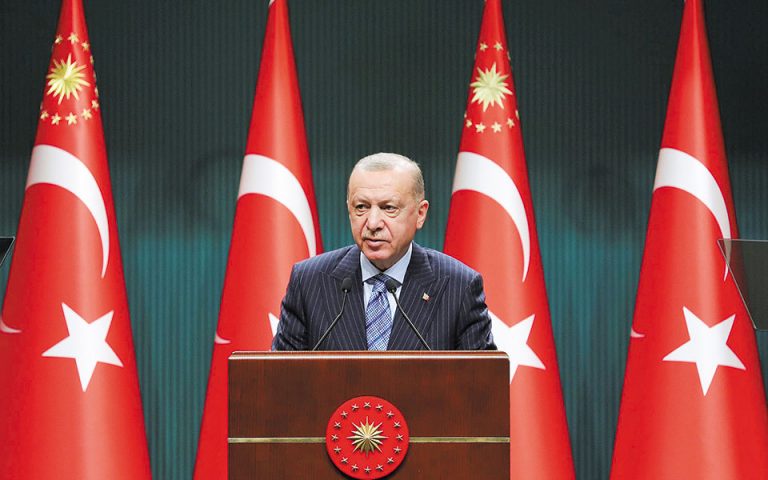 Ο Ερντογάν ζητάει ξανά μειώσεις επιτοκίων και η λίρα κατρακυλάει