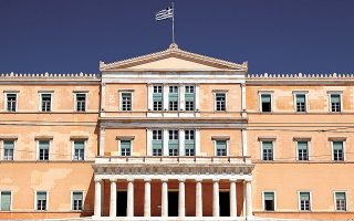H Βουλή των Ελλήνων κλήθηκε να διασφαλίσει όχι μόνο το απρόσκοπτο της νομοθετικής διαδικασίας και του κοινοβουλευτικού ελέγχου, αλλά και την εύρυθμη λειτουργία των επιμέρους διοικητικών υπηρεσιών της.