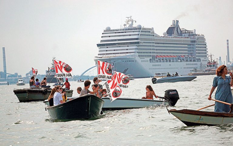 Κραυγή αγωνίας και αγανάκτηση στη Βενετία για τα κρουαζιερόπλοια