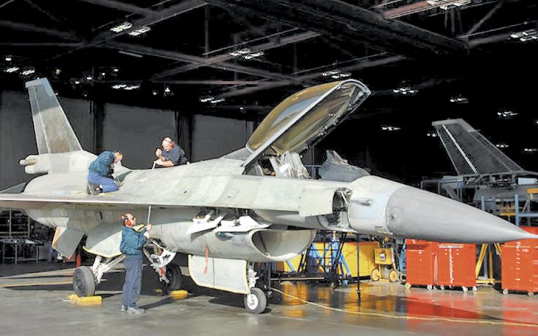 Όμηρος συνδικαλιστών η αναβάθμιση των F-16