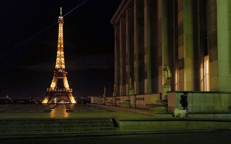 Γαλλία: Τέλος στη νυχτερινή απαγόρευση κυκλοφορίας και την υποχρεωτική μάσκα σε εξωτερικούς χώρους