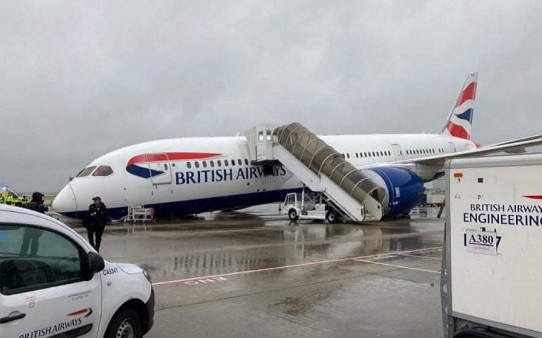 Βρετανία: Υπόκλιση ενός… Μπόινγκ 787 λόγω κατάρρευσης συστήματος προσγείωσης