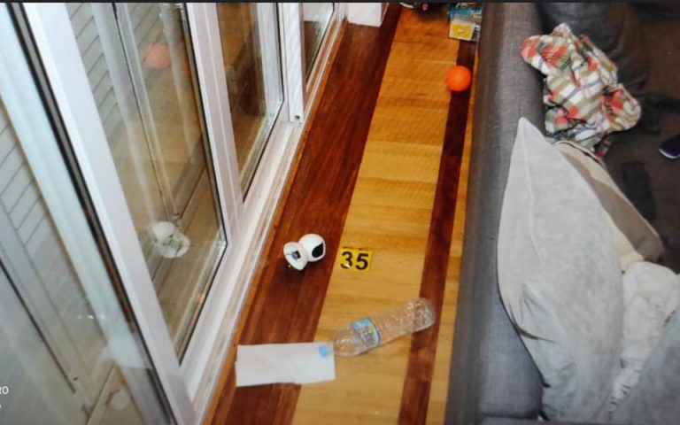 Γλυκά Νερά: Ο 33χρονος ξήλωσε την κάμερα στο σαλόνι – Φωτογραφία ντοκουμέντο