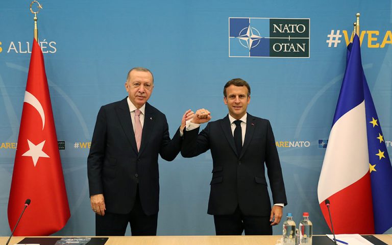 Συνομιλία Μακρόν – Ερντογάν πριν από τη Σύνοδο Κορυφής του ΝΑΤΟ