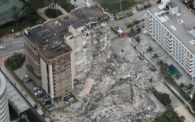 Κατάρρευση κτιρίου στο Μαϊάμι: Περίπου εκατό άνθρωποι εξακολουθούν να αγνοούνται