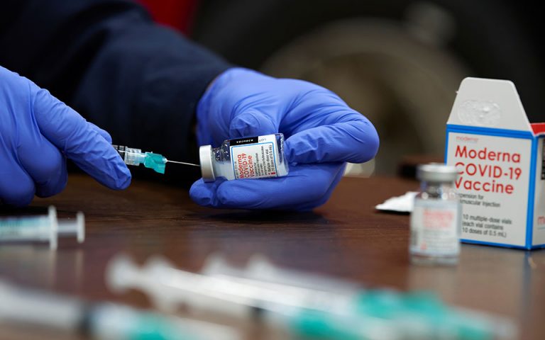 ΗΠΑ: Ποινή κάθειρξης 3 ετών σε φαρμακοποιό που κατέστρεψε εκατοντάδες δόσεις του εμβολίου της Moderna