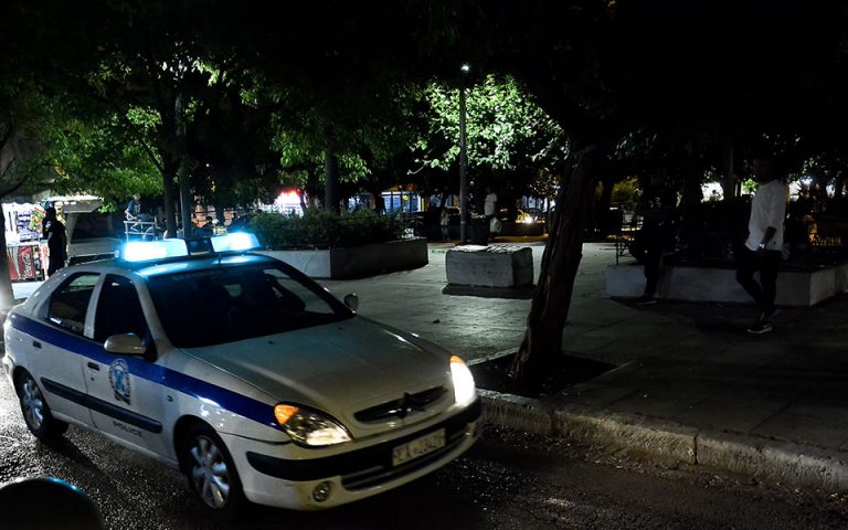 Χαλάνδρι: Ανδρας  χτύπησε τη μητέρα του και τραυμάτισε αστυνομικό με το γκλομπ