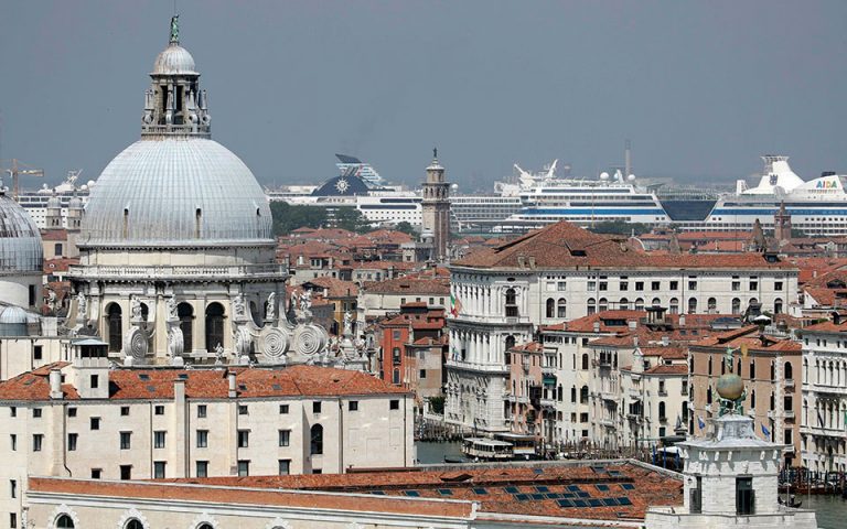 Βενετία: «Μπλόκο» στα μεγάλα κρουαζιερόπλοια