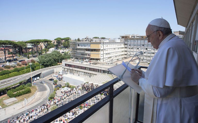 Πάπας Φραγκίσκος: Βγήκε από το νοσοκομείο