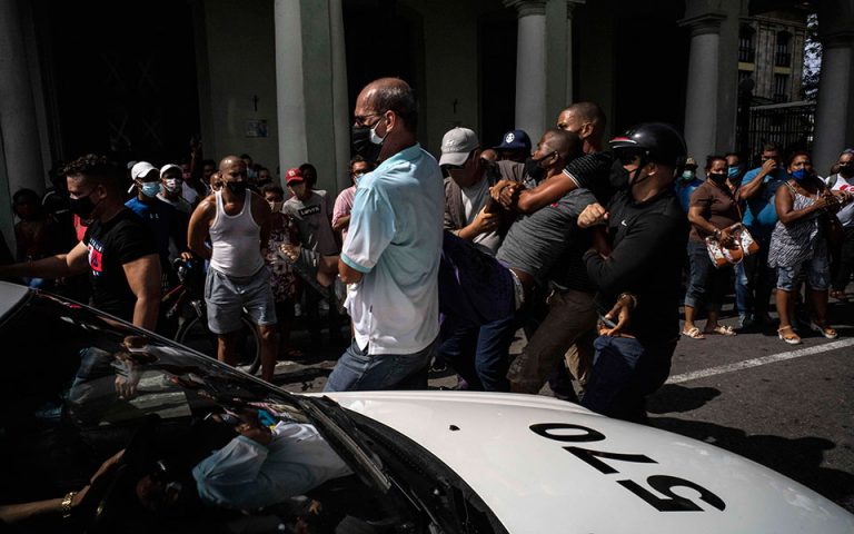 Κούβα: Πρωτοφανείς αντικυβερνητικές διαδηλώσεις
