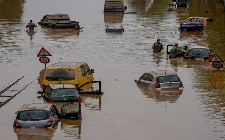 Πλημμύρες σε Γερμανία – Βέλγιο: Μακραίνει η λίστα των θυμάτων – Στις πληγείσες περιοχές Σταϊνμάιερ και Μέρκελ