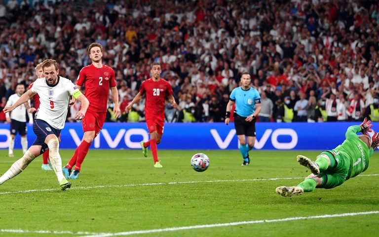 Euro 2021: Η Αγγλία σπάει την κατάρα