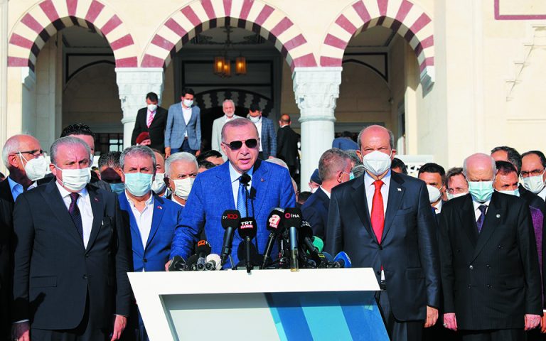 Ο Ερντογάν ανοίγει τα Βαρώσια με το βλέμμα στο Κυπριακό