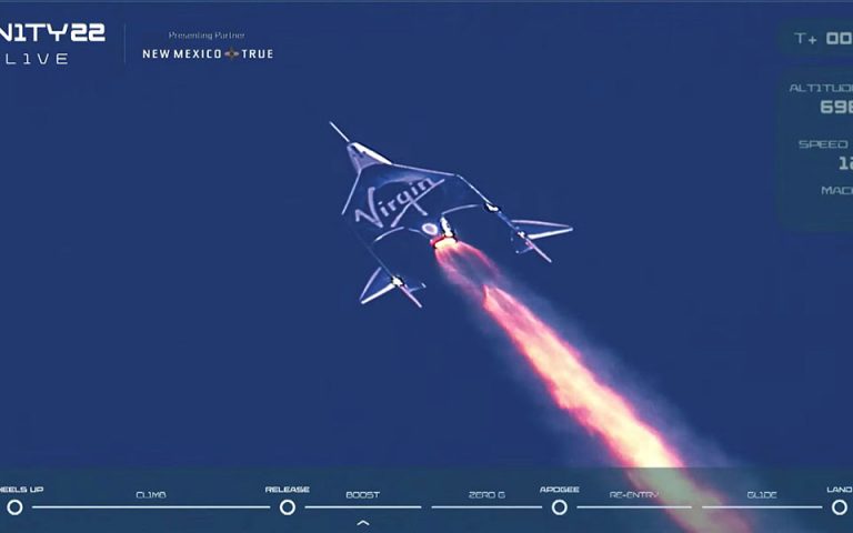 Ο Ρίτσαρντ Μπράνσον έφθασε στο διάστημα με σκάφος της Virgin Galactic