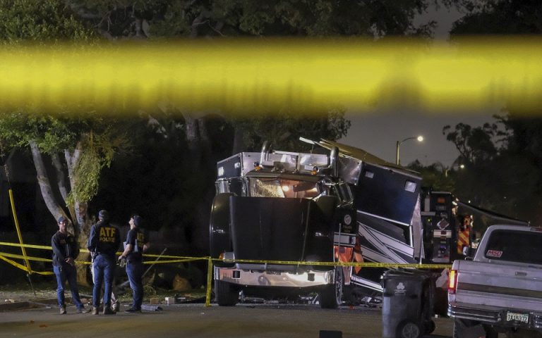 Λος Άντζελες: 17 τραυματίες σε αποτυχημένη εξουδετέρωση αυτοσχέδιων πυροτεχνημάτων (βίντεο)