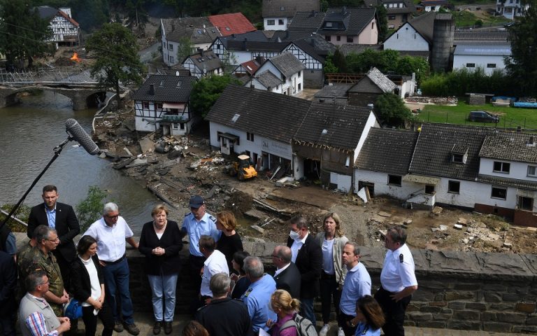 Α. Μέρκελ: Απίστευτη και τρομακτική η καταστροφή από τις πλημμύρες