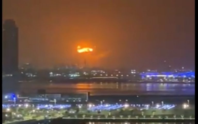 Ντουμπάι: Ισχυρή έκρηξη στο λιμάνι Τζεμπέλ Αλί