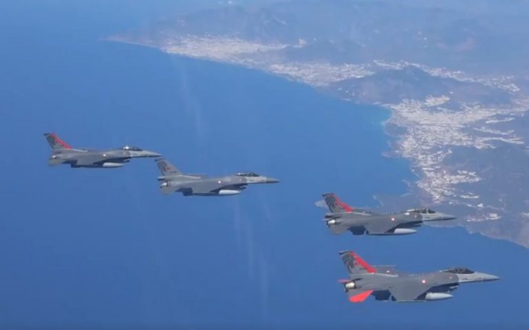 Νέα πρόκληση: Τουρκικά F-16 σχημάτισαν την ημισέλινο πάνω από τα Κατεχόμενα (βίντεο)