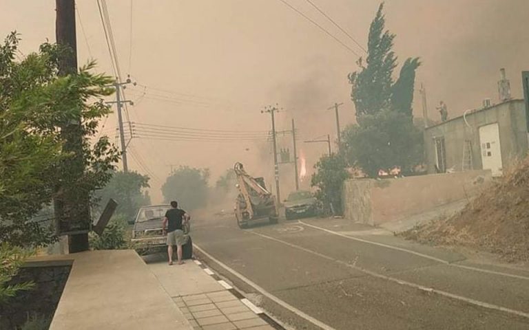 Μεγάλη πυρκαγιά στην Κύπρο: Δύο αεροσκάφη στέλνει η Ελλάδα (βίντεο)