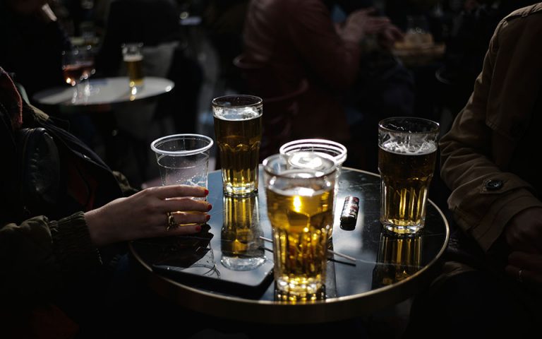 Μελέτη: Η κατανάλωση αλκοόλ συνδέεται με ένα στα 25 κρούσματα καρκίνου παγκοσμίως