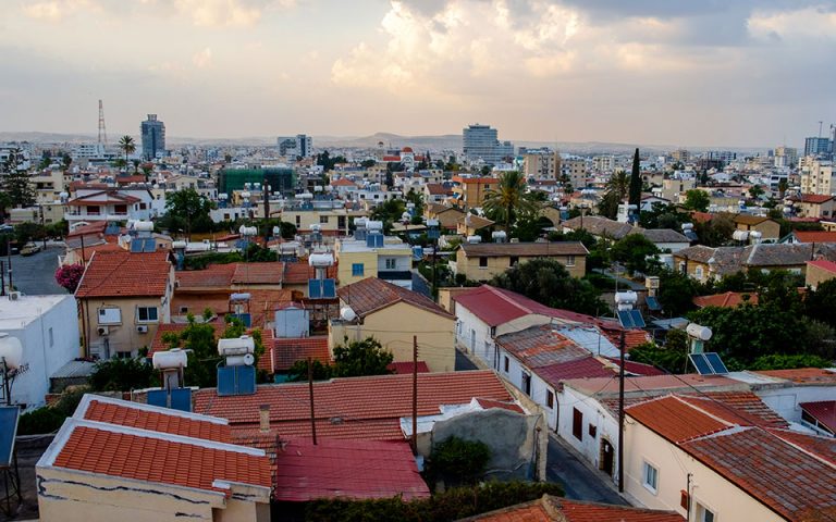 Κύπρος: 960 νέα κρούσματα – Υψηλός αριθμός τεστ