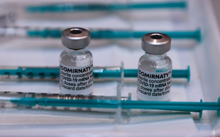 Το χάσμα στους εμβολιασμούς έχει δημιουργήσει «δύο Αμερικές»
