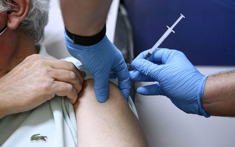 Κορωνοϊός: Πλήρως εμβολιασμένος ένας στους δύο Ευρωπαίους