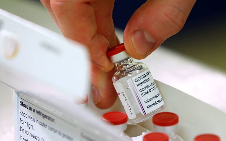 Κορωνοϊός: Αρχίζει ο εθελοντικός εμβολιασμός των εφήβων 15-17 ετών