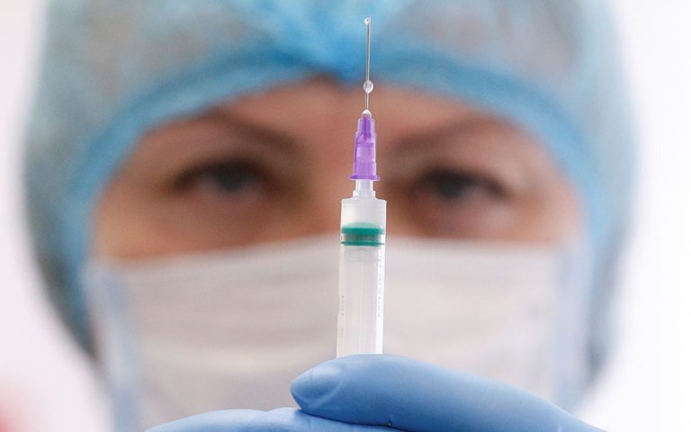 Θέμα χρόνου η επικράτηση της μετάλλαξης «Δέλτα» – Εκκλήσεις ειδικών για εμβολιασμό