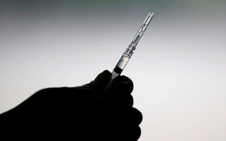 Pfizer και Moderna: Γιατί αυξάνουν τις τιμές των εμβολίων στα συμβόλαια με την Ε.Ε.