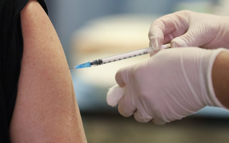 Εμβόλιο: Γιατί ορισμένοι δεν εμπιστεύονται τους ειδικούς;
