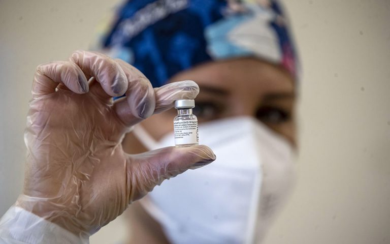 Εμβολιασμοί: Αύξηση στα ραντεβού από τους νέους – Τι δείχνουν τα στοιχεία των τελευταίων 13 ημερών