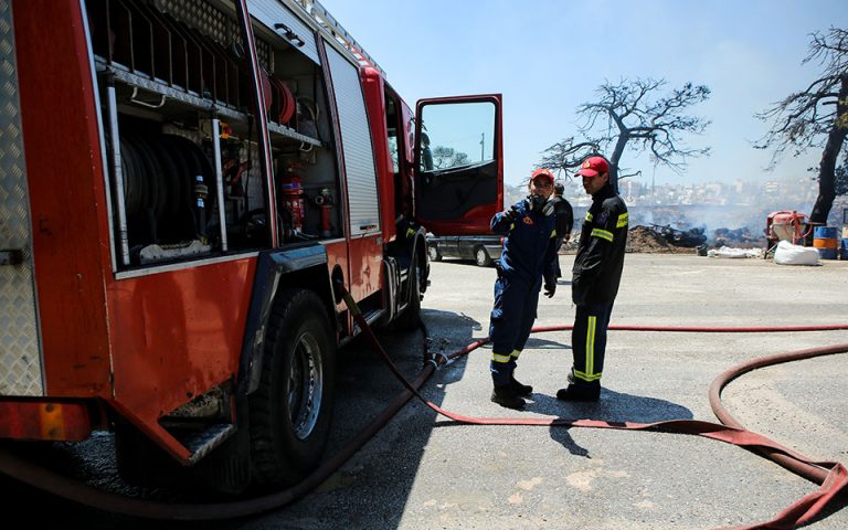 Θεσσαλονίκη: Πυρκαγιά σε ξερά χόρτα στη Νέα Ευκαρπία