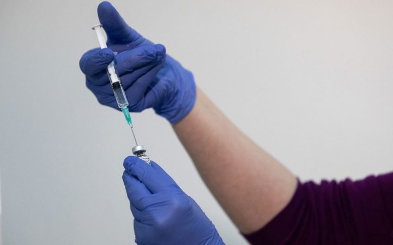 Κομισιόν: Σημαντικό να συνεχίσουν τις εκστρατείες εμβολιασμού τα κράτη-μέλη