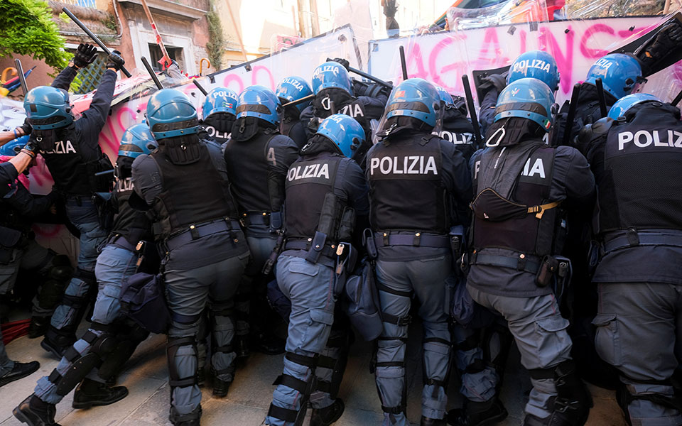 G20: Ένταση μεταξύ αστυνομίας και διαδηλωτών