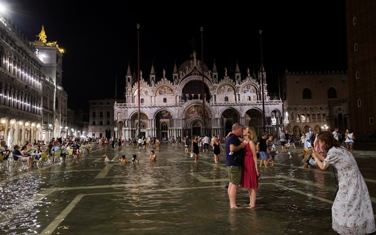 Βενετία: Πλημμύρισε εν μέσω Αυγούστου η πλατεία Αγίου Μάρκου (εικόνες – βίντεο)