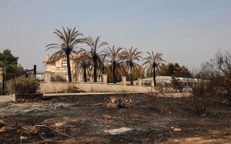 Πυρκαγιές, η επόμενη μέρα: Μη κατοικήσιμες 112 κατοικίες μέχρι στιγμής