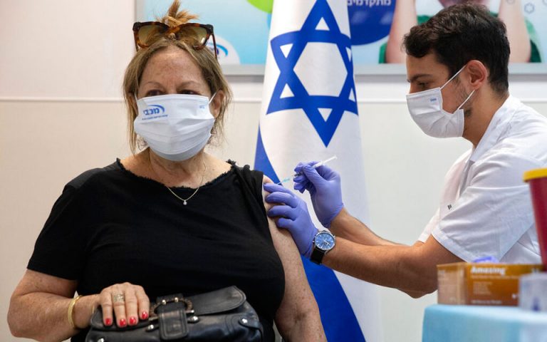 Ισραήλ: Ισχυρότερη προστασία μετά την τρίτη δόση εμβολίου στους άνω των 60