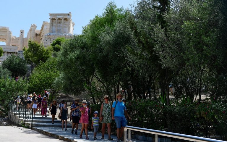 Ξένος Τύπος για καύσωνα: «Η Ελλάδα καίγεται, τηγανίζεις αυγό στον ήλιο»