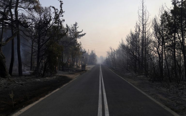 Φωτιά στη Βαρυμπόμπη: Οι κυκλοφοριακές ρυθμίσεις στην περιοχή