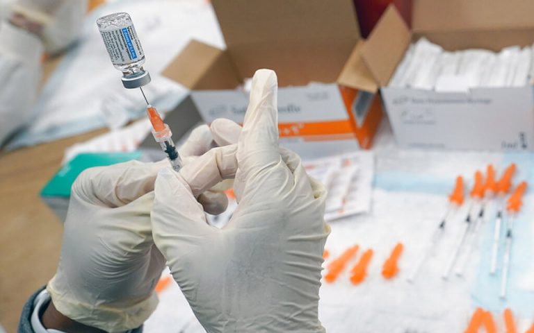Θεμιστοκλέους: Καμία παράταση για τον υποχρεωτικό εμβολιασμό των υγειονομικών