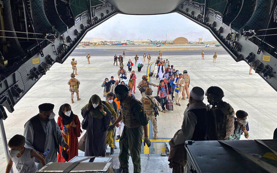 Αεροδρόμιο Καμπούλ: Όλο και περισσότερα παιδιά αγνοούνται, λένε τοπικά ΜΜΕ