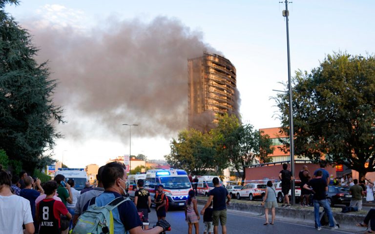 Μιλάνο: Εκκενώθηκε εγκαίρως ο ουρανοξύστης που καταστράφηκε από πυρκαγιά