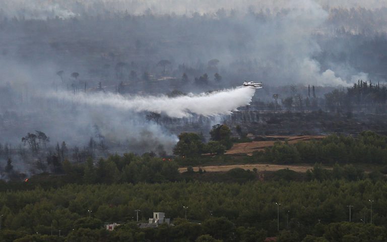 Χωρίς νερό τουλάχιστον 13 περιοχές της Αττικής λόγω της πυρκαγιάς στη Βαρυμπόμπη