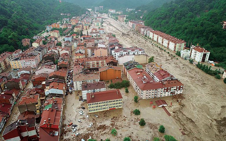 Φονικές πλημμύρες σε Τουρκία και Βόρεια Κορέα