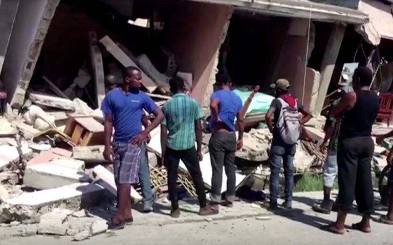 Αϊτή: Εκατόμβη νεκρών από τον σεισμό των 7,2 βαθμών (εικόνες & βίντεο)