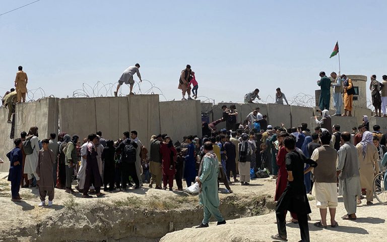 Αφγανιστάν: Εικόνες-σοκ κηλιδώνουν την προεδρία Μπάιντεν